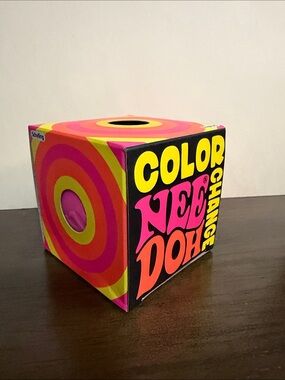 NIB- NeeDoh Color Change- pink to purple